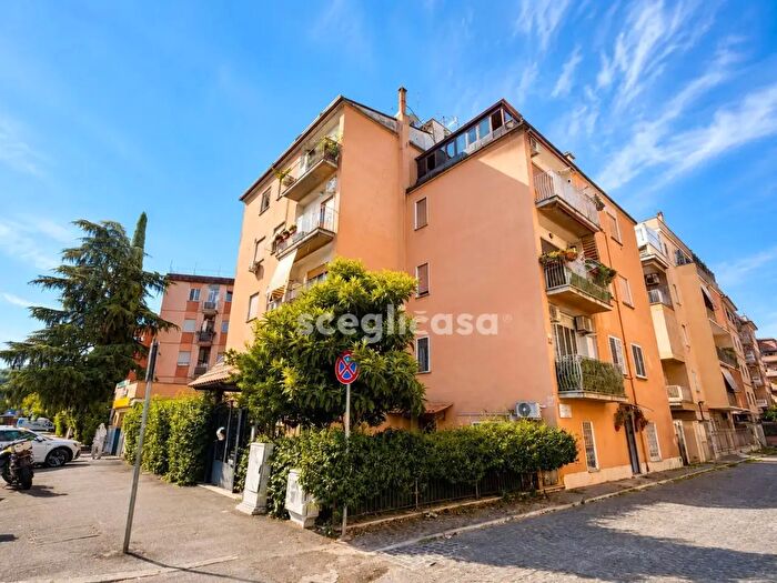 Appartamento quadrilocale in vendita in Piazza di Cinecitta', Roma