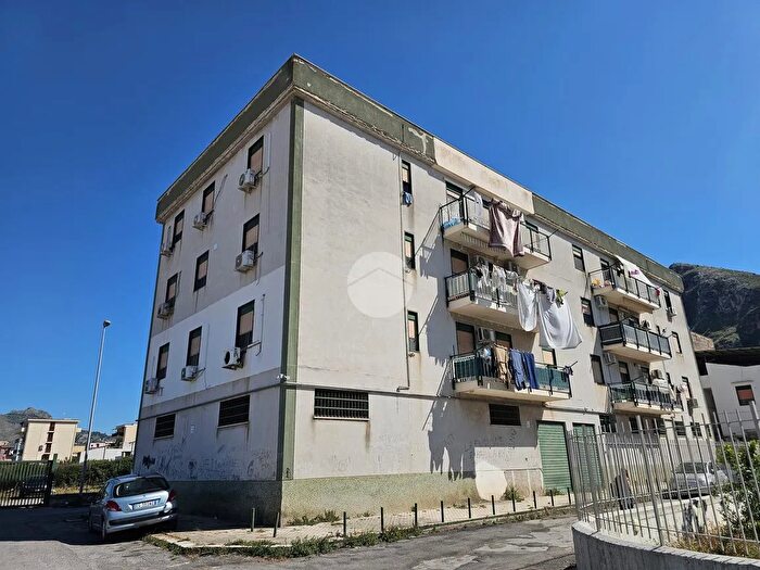 Appartamento quadrilocale in affitto in Via Nicola da Napoli, Palermo