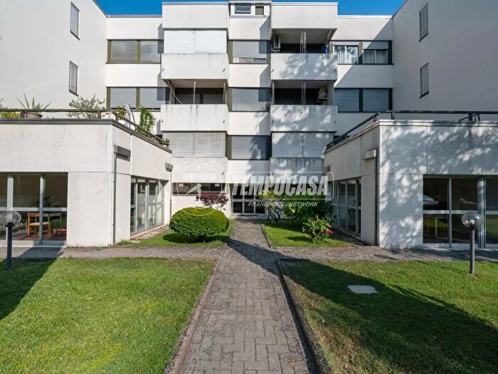 Appartamento quadrilocale in vendita in Via dei Glicini, Reggio nell'Emilia