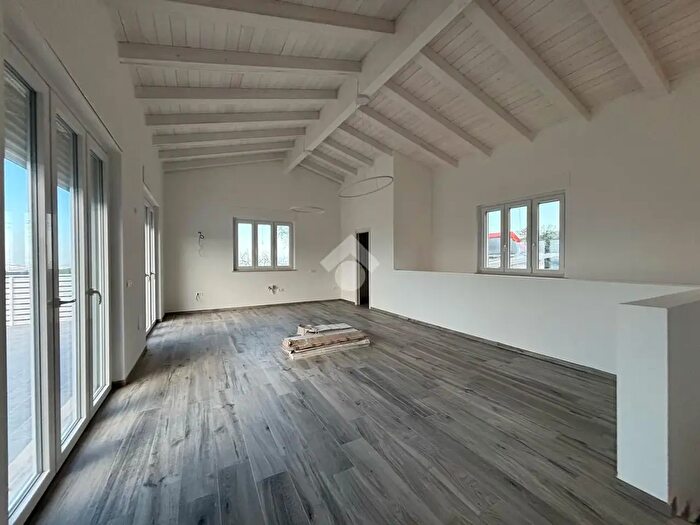 Appartamento quadrilocale in affitto in Via Pianvilla, Castellalto