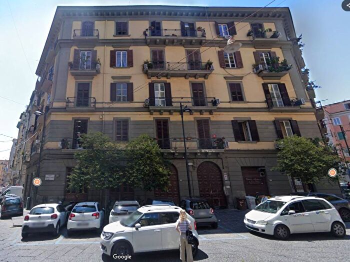 Appartamento trilocale in affitto in Piazzetta Arcangelo Scacchi, Centro Storico, Napoli