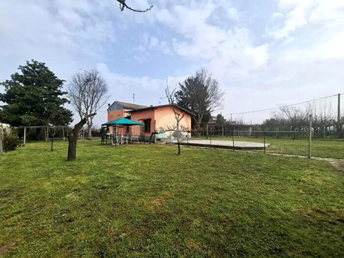 Casa con 5 locali in vendita in Via Franco Ferraris, Pizzale