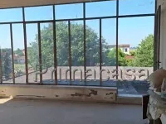 Appartamento con 5 locali in vendita in Piazza XXIV Maggio, Roverbella