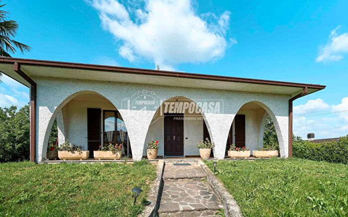 Casa quadrilocale in vendita in Via Fornace, Vescovato