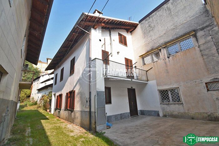 Casa con 7 locali in vendita in Via Destefanis, Front