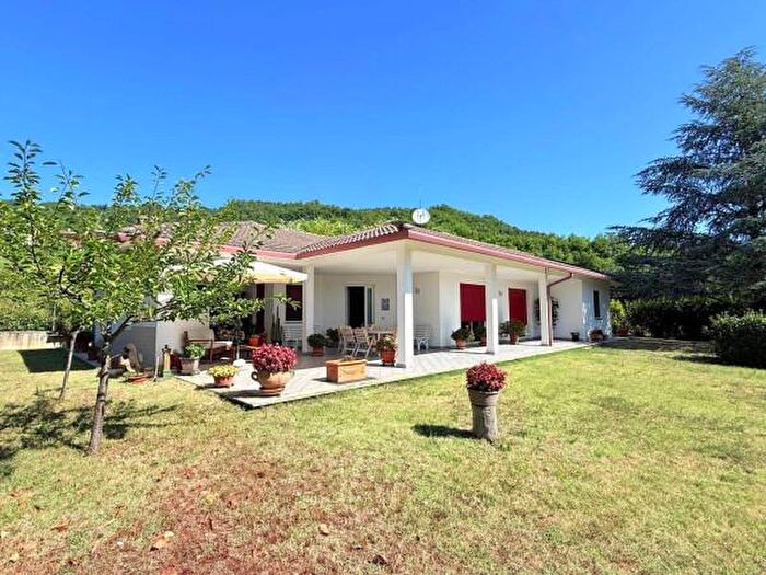 Casa con 6 locali in vendita in Via Giovanni Giolitti, Acqualagna