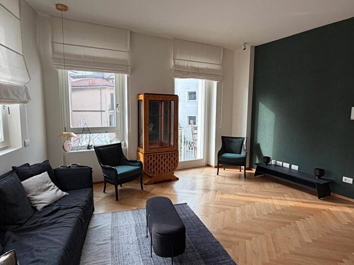 Appartamento trilocale in affitto in Via Giuseppe Sacchi, Cadorna Castello, Milano