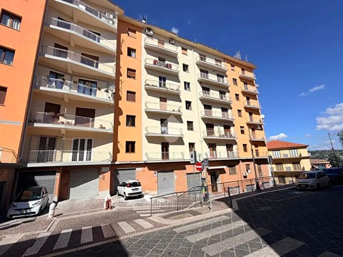 Appartamento con 5 locali in affitto in Discesa San Gerardo, Potenza