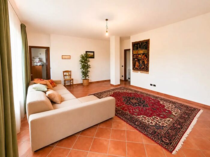 Casa con 11 locali in vendita in Empoli