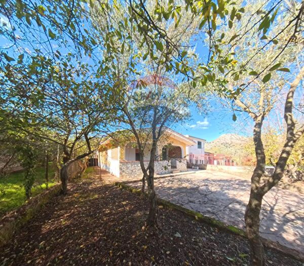 Casa con 5 locali in vendita in Via delle Palme, Torretta