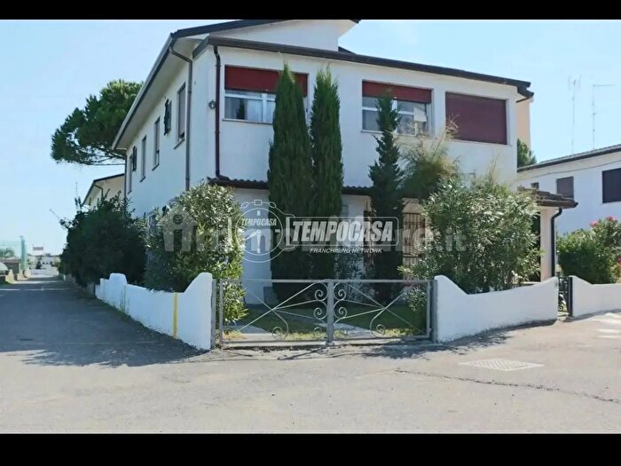 Appartamento trilocale in vendita in Via Cime di Lavaredo Lido degli Scacchi, Comacchio
