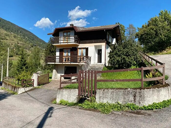 Casa quadrilocale in vendita in Via Segheria, Temu