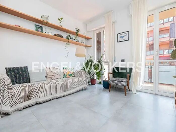 Appartamento trilocale in vendita in Via Pellegrino Rossi, Milano