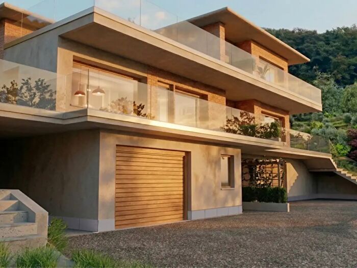 Casa quadrilocale in vendita in Viale Asiago, Bassano Del Grappa