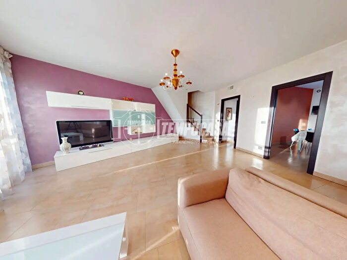 Appartamento con 5 locali in affitto in Via Piave, Volpiano