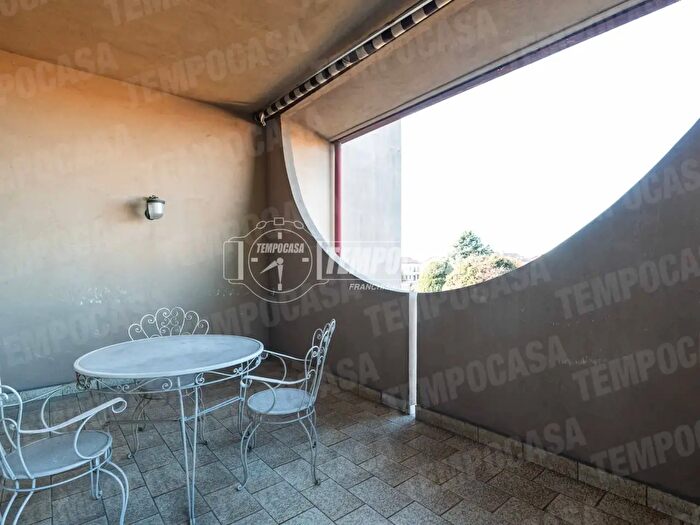 Appartamento con 5 locali in vendita in Via Udine, Giussano