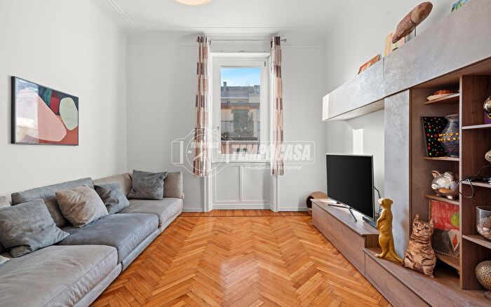 Appartamento trilocale in vendita in Via Bazzini, Milano