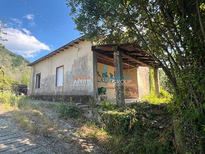 Casa con 5 locali in vendita in Via Sandro Pertini, Luni