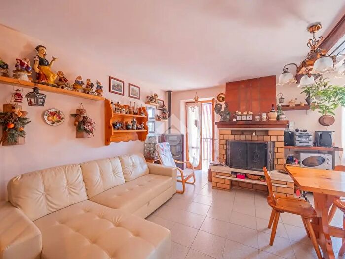 Casa con 8 locali in vendita in Negrar