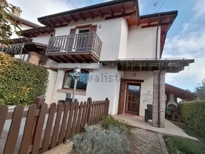 Casa quadrilocale in vendita in Via Selva, Serramazzoni