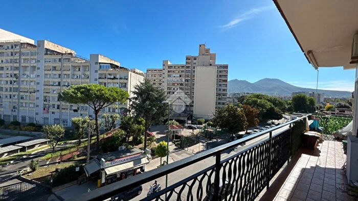 Appartamento quadrilocale in vendita in Via Bartolo Longo, Napoli