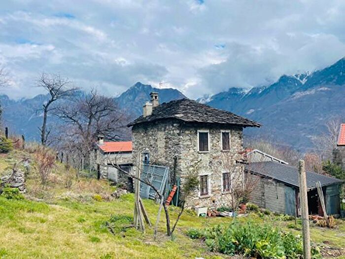 Casa con 6 locali in vendita in Via per Albonico, Sorico