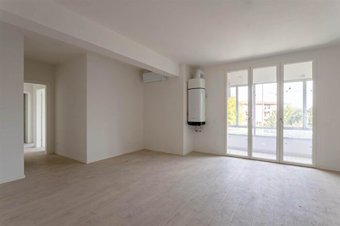 Appartamento trilocale in vendita in Via Tassoni, Campi Bisenzio