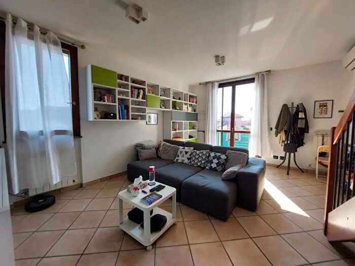 Appartamento trilocale in vendita in Via Arno, Ferno