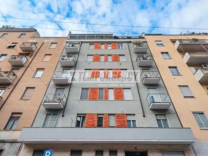 Appartamento trilocale in vendita in Via dei Contarini, Milano