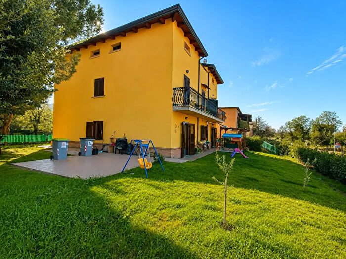 Appartamento quadrilocale in vendita in Via Roma, Torgiano