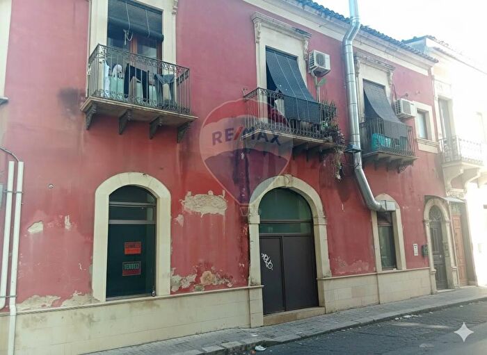 Appartamento con 8 locali in vendita in Via Principe Umberto, Vittoria