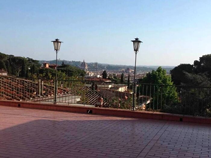 Appartamento con 6 locali in affitto in Bolognese, Firenze