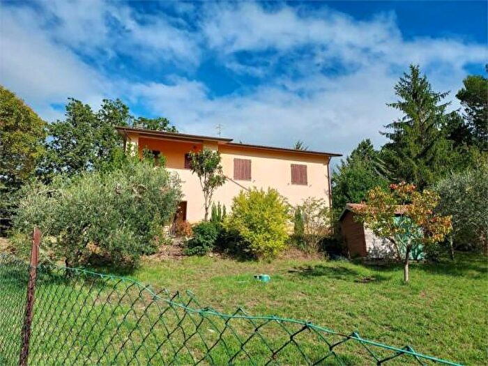 Casa con 6 locali in vendita in Gubbio