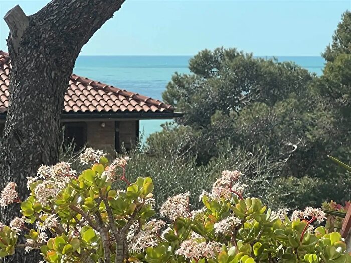 Appartamento con 5 locali in vendita in Livorno
