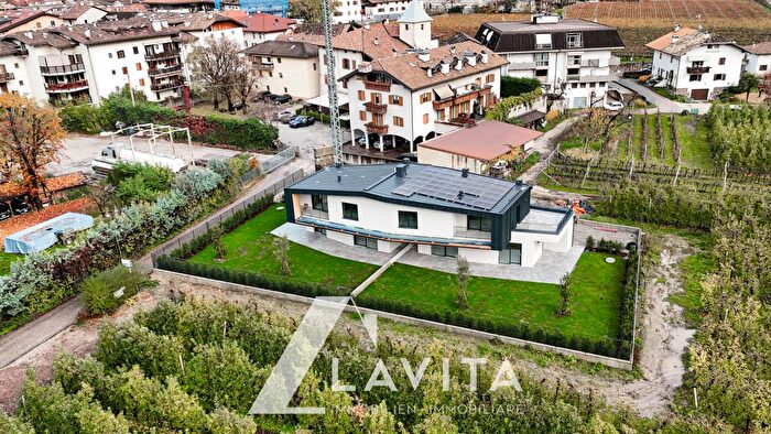 Casa con 5 locali in vendita in Via Nazionale, Salorno