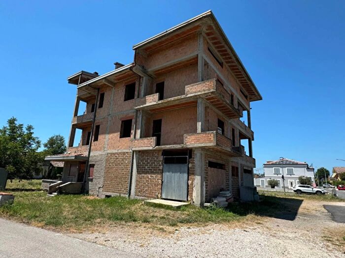 Casa con 12 locali in vendita in Via AdigeRoccasecca, Roccasecca