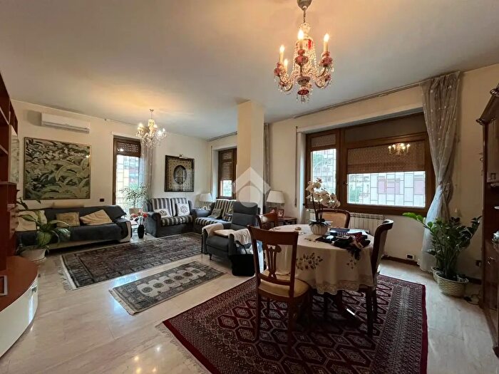 Appartamento quadrilocale in vendita in Via Vincenzo Ciaffi, Roma