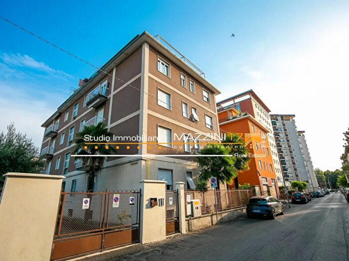 Appartamento trilocale in vendita in Via Adda, Cusano Milanino