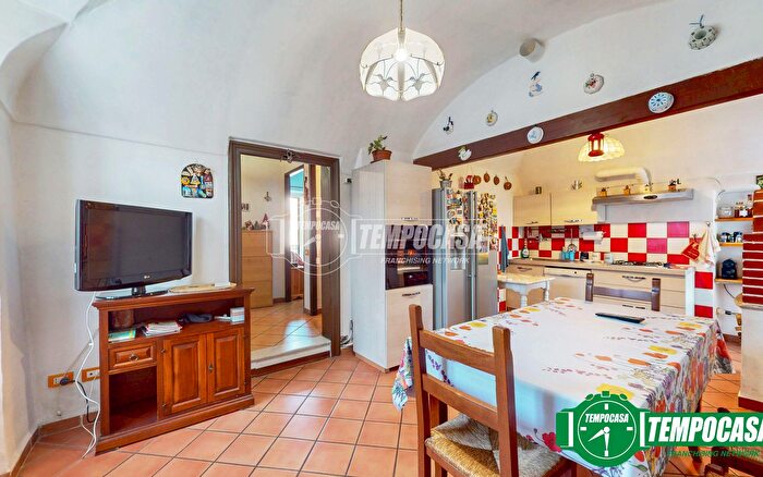 Casa con 7 locali in vendita in Via Marconi, Basaluzzo