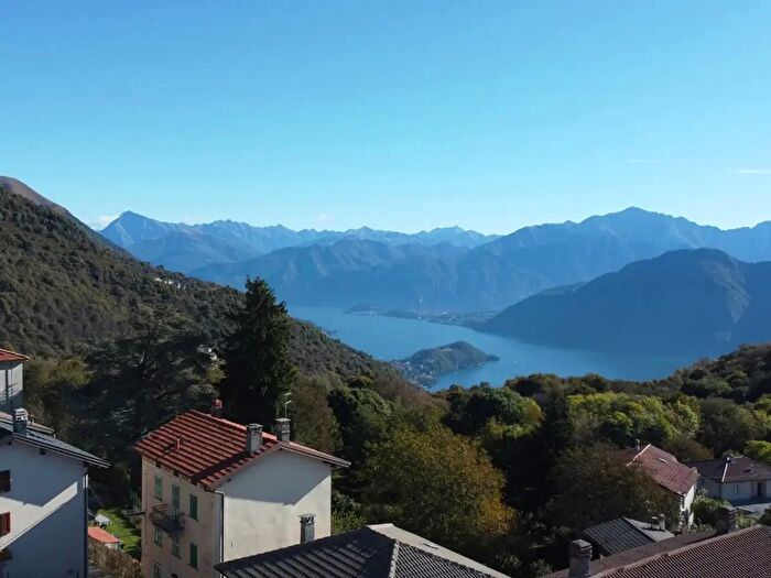 Casa quadrilocale in vendita in Via Scalinata Dossello, Pigra
