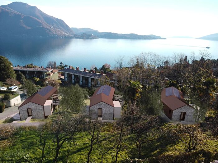 Casa con 5 locali in vendita in Ghiffa