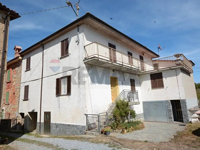 Casa con 9 locali in vendita in Borgata Barbei, Camerana