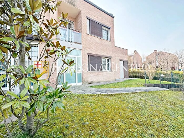 Casa con 12 locali in vendita in Viale della Libertà, Casalecchio Di Reno