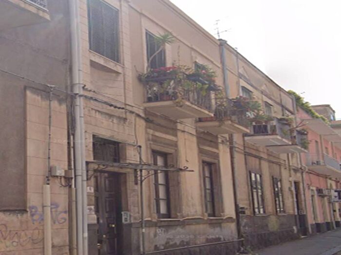 Casa trilocale in affitto in Via Ughetti, Villa Bellini Santa Maria di Gesù, Catania