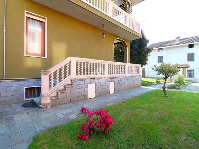Appartamento quadrilocale in vendita in Via Garibaldi, Santena