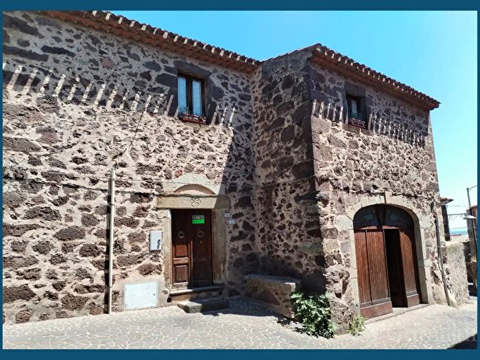 Appartamento trilocale in vendita in Via Pippia, Seneghe