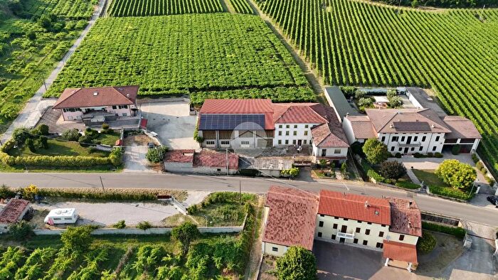 Casa con 7 locali in vendita in Via Orgnano, Colognola Ai Colli