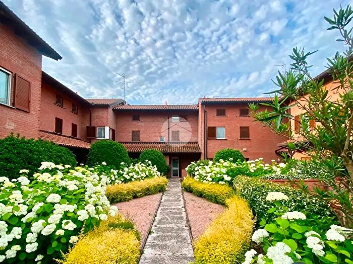Casa quadrilocale in vendita in Via dei Pioppi, Carate Brianza