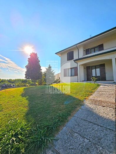 Casa con 6 locali in vendita in Via Gherardo, Bagnolo San Vito
