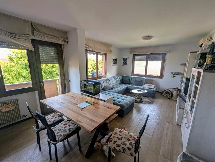 Appartamento con 5 locali in vendita in Via Manzoni, San Vendemiano